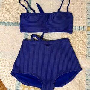 Seea • Medium Top + Bottom